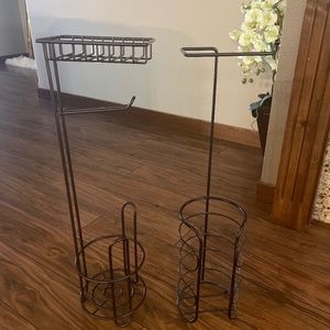 Bathroom toilet paper roll holder